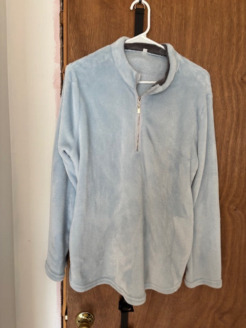 Mid zipper fuzzy blue/gray sweat shirt